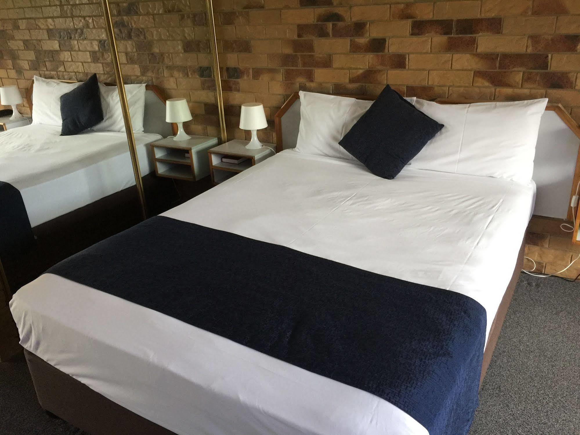 Bribie Waterways Motel Bongaree Exterior photo